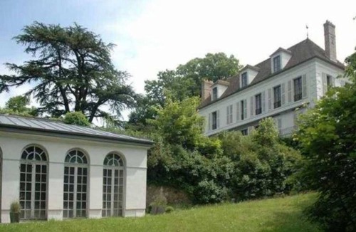 Neauphle-le-Chateau House | 18 th century post relay