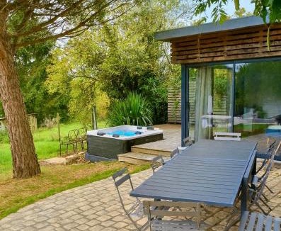 Mainneville Villa | 1h10 de Paris, maison de campagne avec piscine chauffée et Jacuzzi