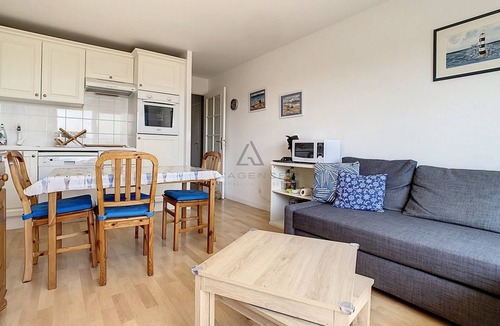 Stella-Plage Apartment | 2-bedroom apartment near sea and center, includes parking