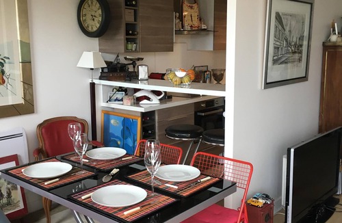 Combat House | 2-room apartment on a high floor overlooking all of Paris with sunny balcony. Buttes Chaumont