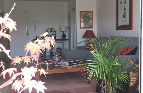 Combat House | 2-room apartment on a high floor overlooking all of Paris with sunny balcony. Buttes Chaumont