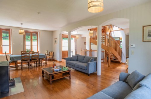 Guignicourt-sur-Vence House | 220 m² House ∙ 4 bedrooms ∙ 8 guests