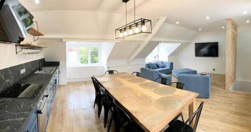 Calais Apartment | 230 m² Apartment ∙ 5 bedrooms ∙ 10 guests
