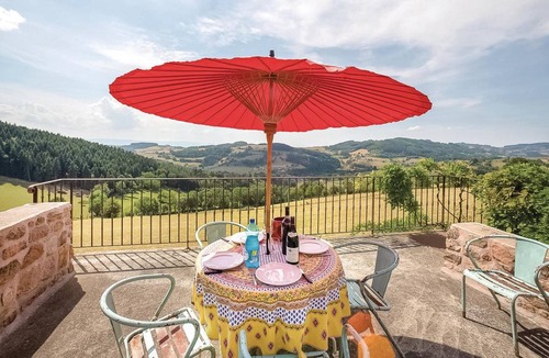 Thizy-les-Bourgs House | 230 m² House ∙ 5 bedrooms ∙ 8 guests