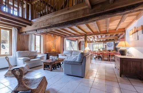 Dosches House | 232 m² Gîte ∙ 6 bedrooms ∙ 14 guests