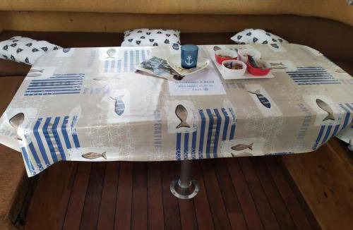 Saint-Jean-de-Losne Boat Rental | 24 m² Houseboat ∙ 2 bedrooms ∙ 5 guests