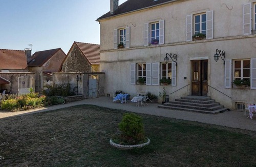Moutiers-Saint-Jean Bed & Breakfast | 26 m² Bed and breakfast ∙ 1 bedroom ∙ 3 guests