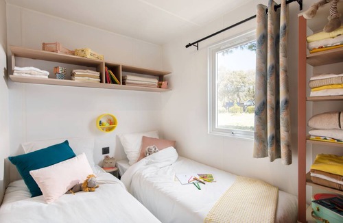 Touquin RV Rental | 26 m² Recreational vehicle (RV) ∙ 2 bedrooms ∙ 4 guests