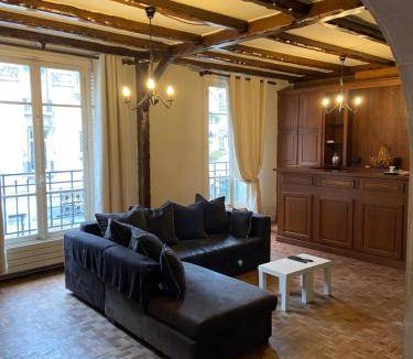 Soissons Apartment | 270 m² Apartment ∙ 6 bedrooms ∙ 12 guests
