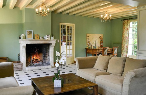 Yevre-la-Ville House | 280 m² House ∙ 6 bedrooms ∙ 14 guests