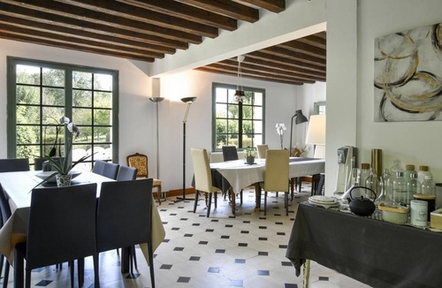 Yevre-la-Ville House | 280 m² House ∙ 6 bedrooms ∙ 14 guests