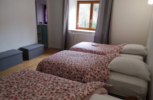 Baignes Bed & Breakfast | 3 Chambres table d'hôtes in the countryside le nid qui danse near Vesoul 8 to 11 pers.