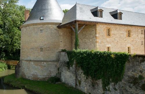 Charbogne House | 3 Gîtes avec piscine au Château de Charbogne