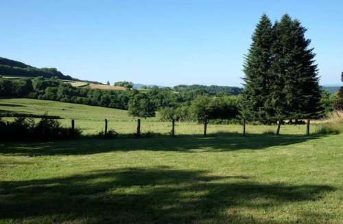 Saint-Leger-de-Fougeret House | 300 m² House ∙ 3 bedrooms ∙ 6 guests
