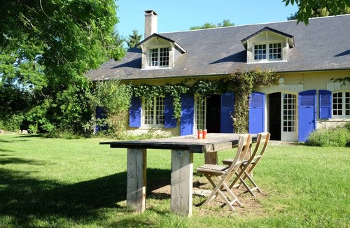 Saint-Leger-de-Fougeret House | 300 m² House ∙ 3 bedrooms ∙ 6 guests