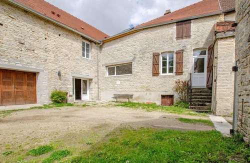 Neuville-sur-Seine House | 300 m² Gîte ∙ 6 bedrooms ∙ 15 guests