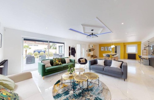 Le Petit-Quevilly Resort | 300 m² Private room ∙ 1 bedroom ∙ 1 guest