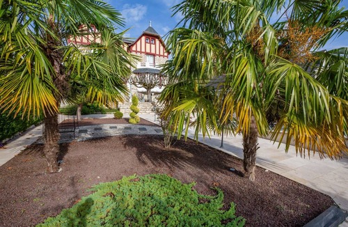 Bourre Villa | 300 m² Villa ∙ 5 bedrooms ∙ 10 guests