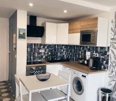 Saint-Jacques - Saint-Roch Apartment | 35 m² Apartment ∙ 1 bedroom ∙ 3 guests