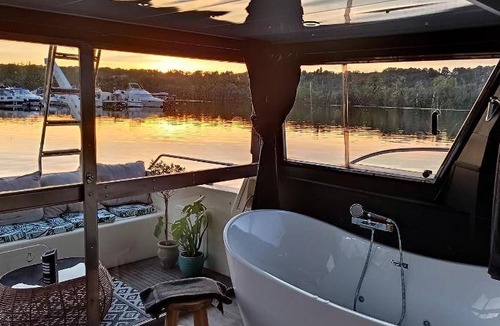 Sandrancourt Boat Rental | 35 m² Houseboat ∙ 2 guests