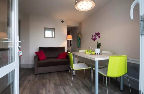 Bleriot-Plage Apartment | 35 m² Apartment ∙ 2 bedrooms ∙ 5 guests