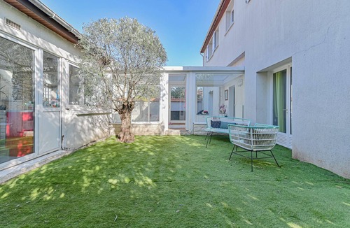 Adamville House | 4 Bedroom Private vacation home in Saint-Maur-des-FossÃ©s