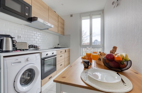 Ivry-port Apartment | 4-person apartment/Subway and train station 5 minutes/Parking/Self-check-in
