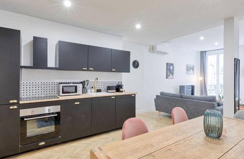 17th Arrondissement Apartment | 45 m² Apartment ∙ 3 bedrooms ∙ 8 guests
