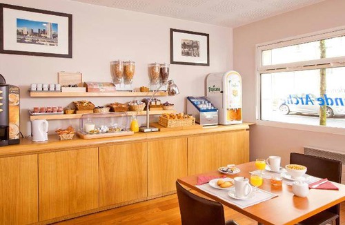 Faubourg de l'Arche Apartment | 45 m² Serviced apartment ∙ 127 guests