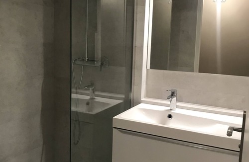 Saint Nicolas - Charles III - Ville vieille - Trois Maisons - Leopold Apartment | 45m2 Nancy, bedroom, gym