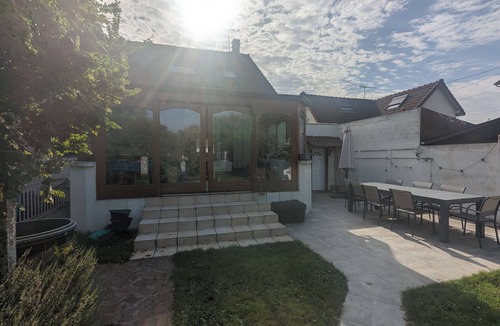 Vaires-sur-Marne House | 5 Bedroom Private vacation home in Vaires-sur-Marne