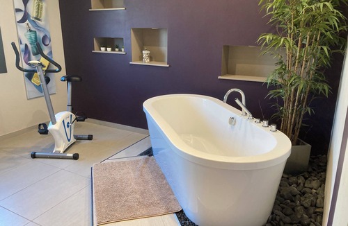Ganzeville House | 5-bedroom vacation home with enclosed garden near Etretat