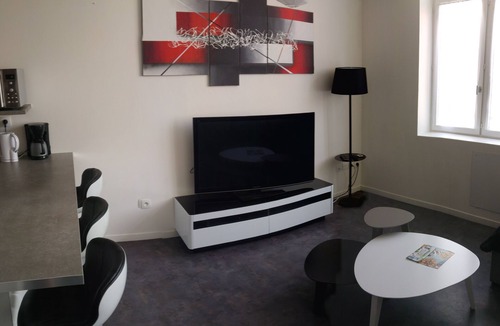 Gare Apartment | 5 min from the sea and the center, open view + garden