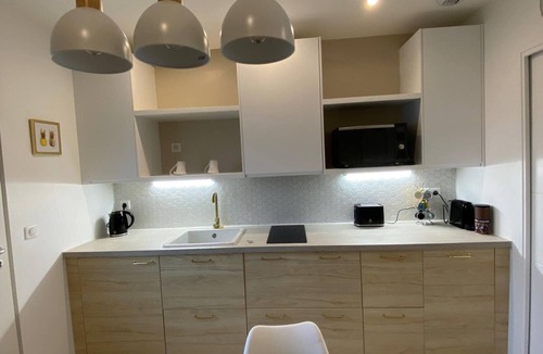 Auteuil Apartment | 5 mn from THOIRY theme park, 52 m2 apartment with private garden