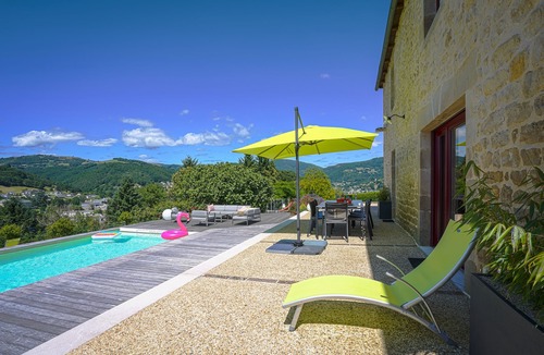 Sainte-Eulalie-d'Olt Villa | 5-star villa with heated pool and panoramic view Gîte Exception Aveyron