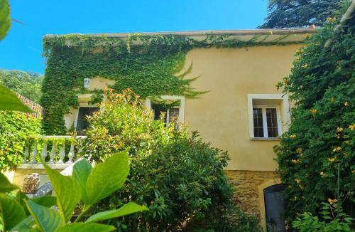 Saint-Prix Bed & Breakfast | 50 m² Bed and breakfast ∙ 2 guests