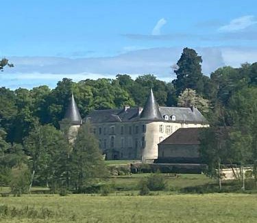 Sens-Beaujeu Bed & Breakfast | 50 m² Bed and breakfast ∙ 4 guests
