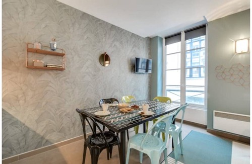 Quartier de la Porte-Saint-Denis Apartment | 54 m² Apartment ∙ 2 bedrooms ∙ 2 guests