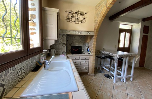 Maisons-Alfort Bed & Breakfast | 540 sq ft - full master suite and living room