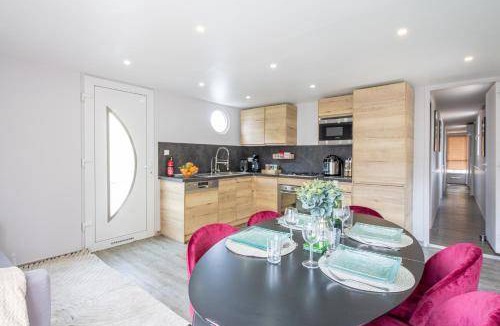Cergy Boat Rental | 55 m² Houseboat ∙ 2 bedrooms ∙ 4 guests