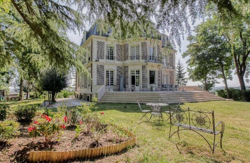 Avesnes-en-Bray Bed & Breakfast | 600 m² Bed and breakfast ∙ 5 bedrooms ∙ 16 guests