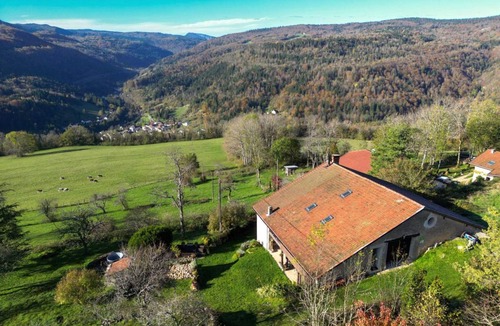 Saint-Germain-de-Joux House | 68 m² Gîte ∙ 1 bedroom ∙ 4 guests