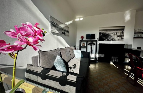 Cayeux-sur-Mer Apartment | 700m from the sea, apartment with terrace, parking and pétanque court.