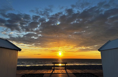 Cayeux-sur-Mer Apartment | 700m from the sea, apartment with terrace, parking and pétanque court.