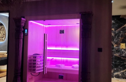 Warhem Bed & Breakfast | 80 m2 guest room with jacuzzi, sauna and massage table