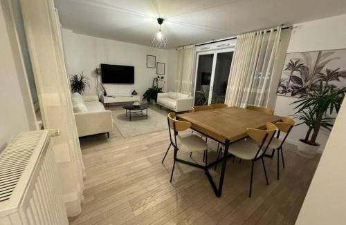 Parc-Nord Apartment | 83 m² Apartment ∙ 2 bedrooms ∙ 4 guests