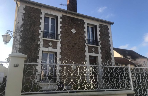Fontenay-Tresigny House | 85 m² Gîte ∙ 3 bedrooms ∙ 6 guests