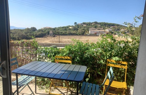 Serra-di-Ferro Apartment | A CASA DI ROSA