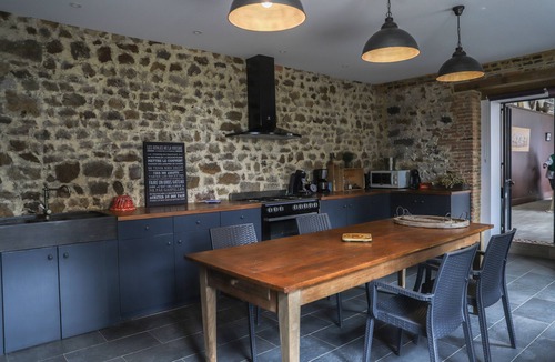 Saint-Pierre-du-Mesnil House | A night in a medieval castle
