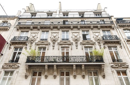 Champs-Elysees Apartment | A Sweet 2-BR nest in the Champs-Elysées